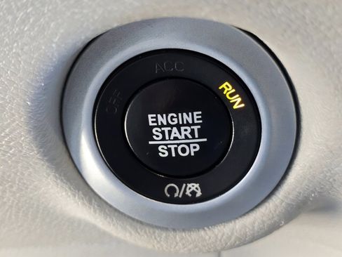 Used 2021 Chrysler Voyager Lxi image 31