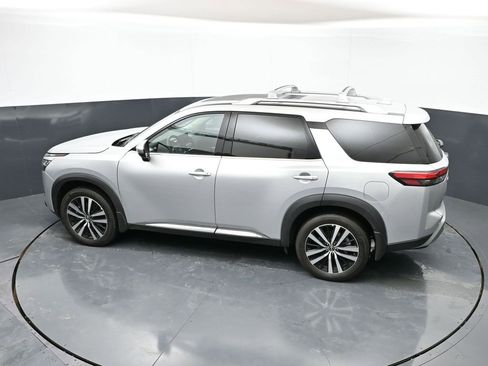 Used 2024 Nissan Pathfinder Platinum w/ Cargo Package AWD/4WD image 46