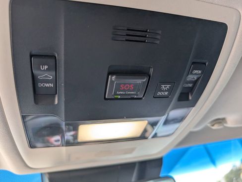 Used 2019 Lexus ES 300h w/ Premium Package image 12