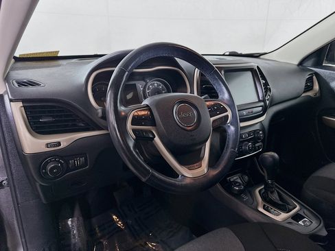 Used 2018 Jeep Cherokee Latitude image 9