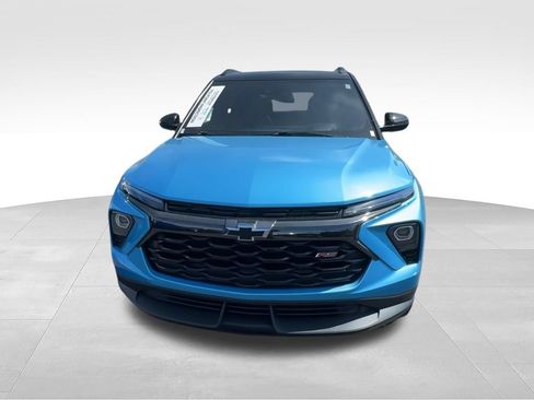 Used 2025 Chevrolet TrailBlazer RS w/ Convenience Package AWD/4WD image 3