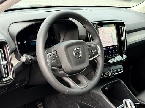 Certified 2023 Volvo XC40 B5 Plus w/ Driver Assist Package AWD/4WD image 31