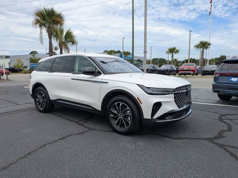 New 2026 Lincoln Nautilus Premier AWD/4WD image 2