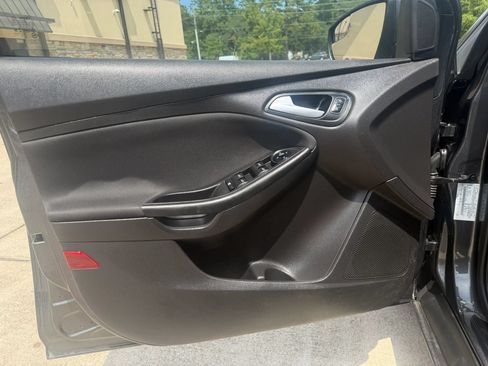 Used 2017 Ford Focus SE FWD image 12