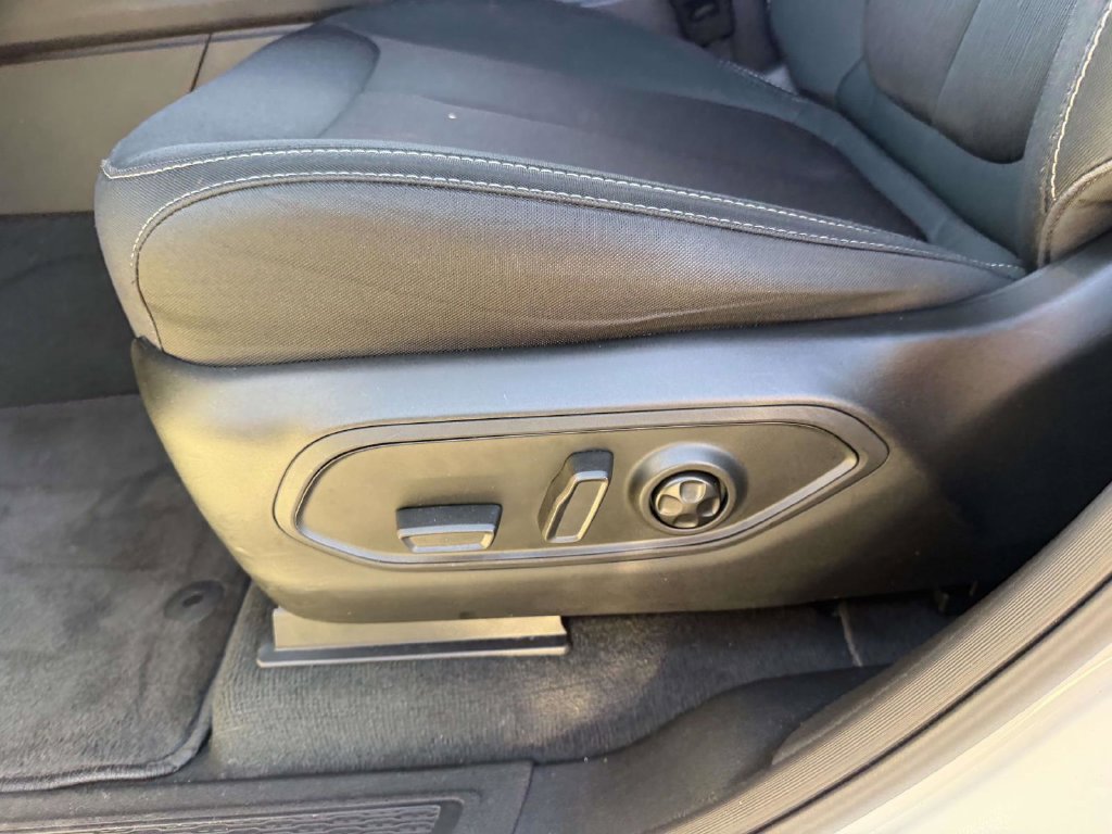 Used 2025 Jeep Grand Cherokee Laredo X w/ Luxury Tech Group I AWD/4WD image 25