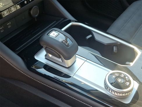 New 2025 Mitsubishi Outlander SE image 7