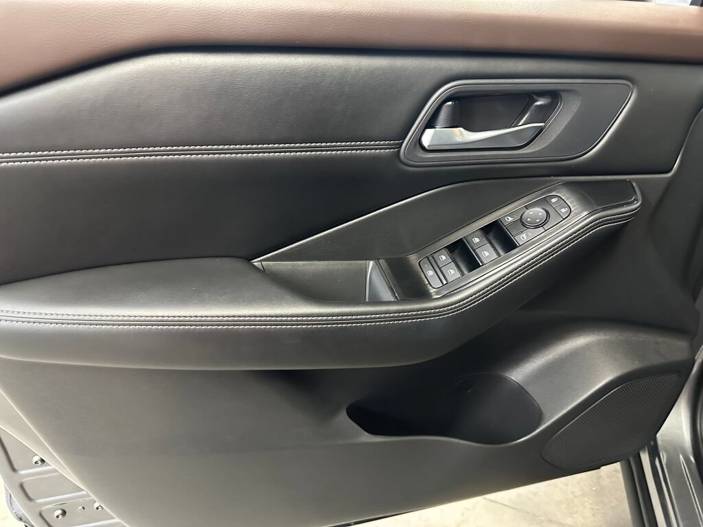 Used 2023 Nissan Rogue SV w/ SV Premium B Package AWD/4WD image 8