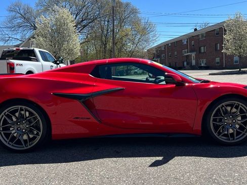 Used 2025 Chevrolet Corvette Z06 RWD image 7