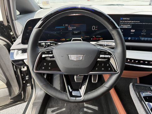 Used 2025 Cadillac Optiq Luxury 2 AWD/4WD image 29