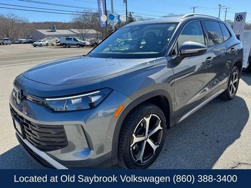 Used 2025 Volkswagen Tiguan SE image 1