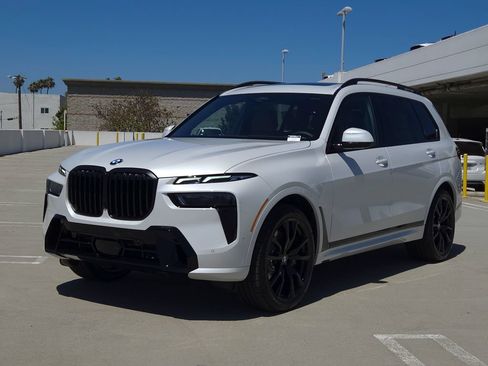 New 2027 BMW X7 xDrive40i w/ M Sport Package AWD/4WD image 2