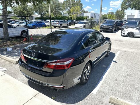 Used 2017 Honda Accord LX image 8