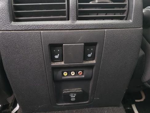 Used 2010 Jeep Commander Limited image 15