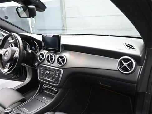 Used 2016 Mercedes-Benz CLA 250 image 27
