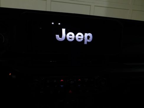 Used 2024 Jeep Wrangler Unlimited Sahara w/ Technology Group AWD/4WD image 41