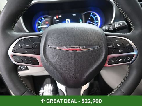 Used 2023 Chrysler Pacifica Touring-L FWD image 44