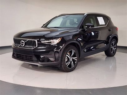 Used 2025 Volvo XC40 B5 Core