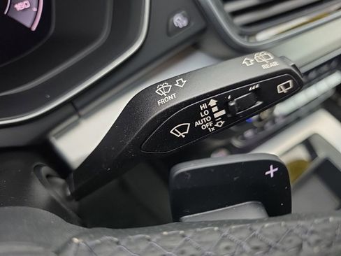 Used 2024 Audi Q5 e Premium Plus w/ Premium Plus Package AWD/4WD image 26