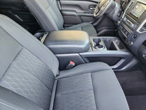 Used 2018 Nissan Titan SV w/ SV Convenience Package image 20