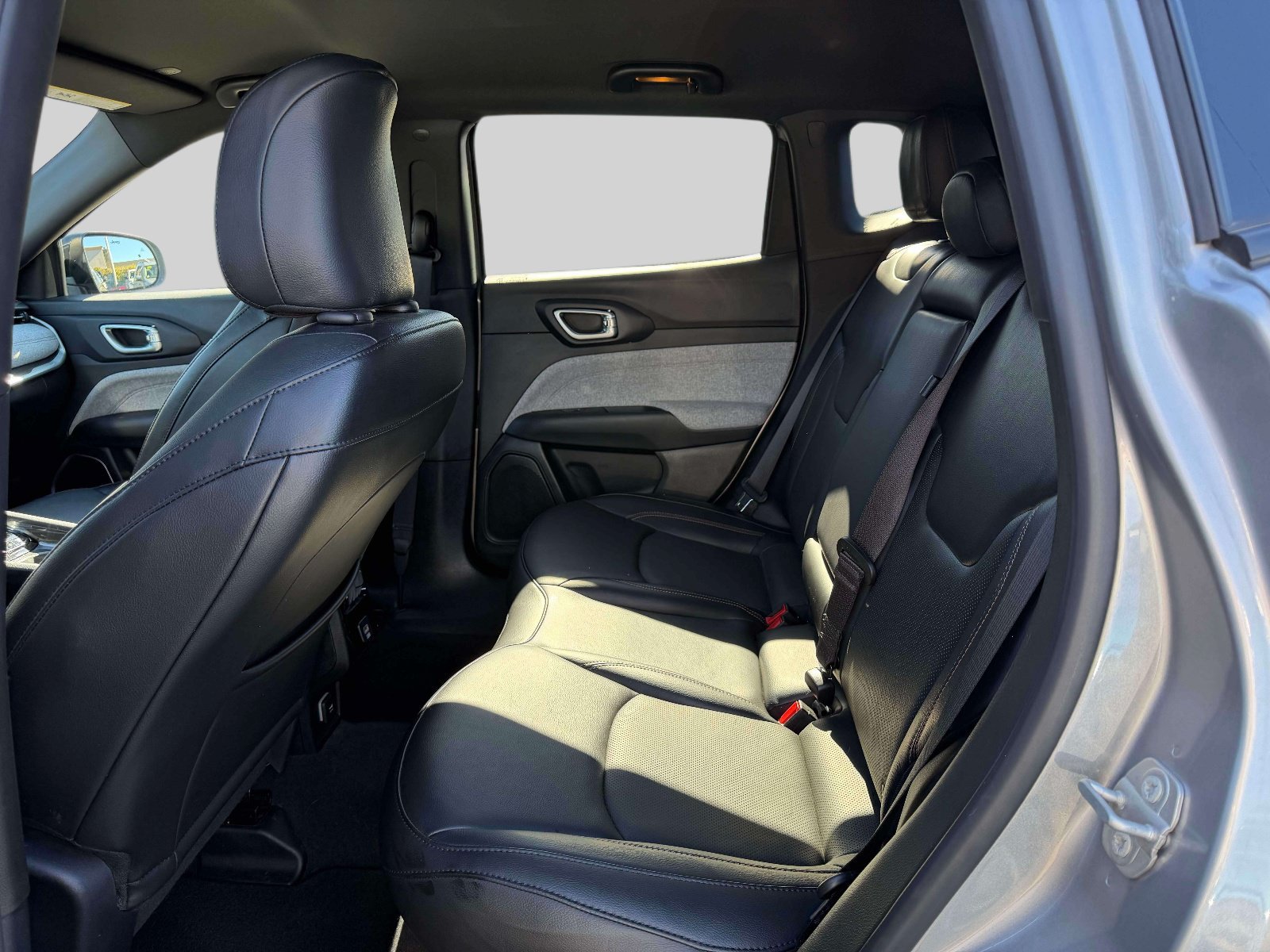 Used 2023 Jeep Compass Latitude AWD/4WD image 9