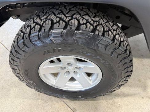 Used 2006 Jeep Wrangler Unlimited Rubicon AWD/4WD image 12