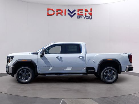 New 2026 GMC Sierra 2500 SLT AWD/4WD image 2