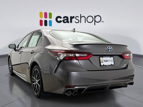 Used 2023 Toyota Camry SE image 3