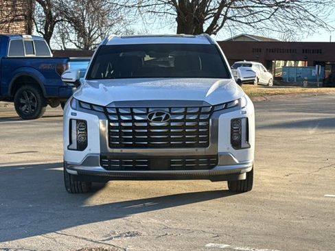 Used 2024 Hyundai Palisade Calligraphy image 2