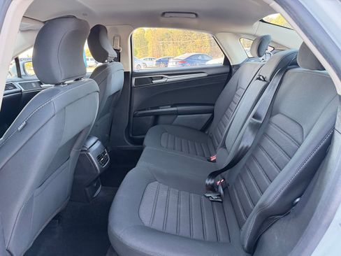 Used 2019 Ford Fusion SE FWD image 15