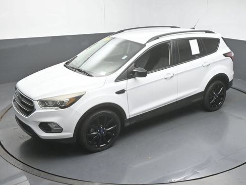 Used 2017 Ford Escape SE w/ Equipment Group 201A FWD image 42
