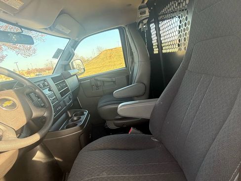 Used 2024 Chevrolet Express 2500 Regular Van 3D image 10