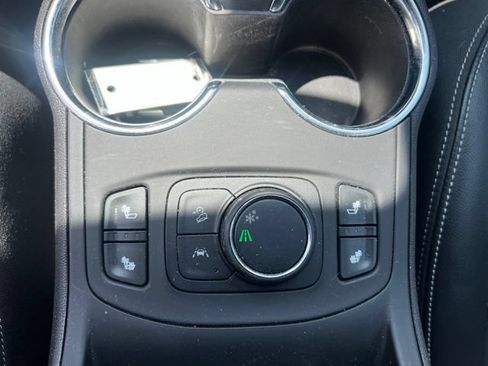 Used 2024 GMC Terrain SLT FWD image 34