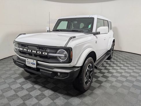 Certified 2025 Ford Bronco Outer Banks AWD/4WD image 4