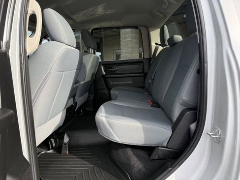 Used 2018 RAM 2500 Tradesman w/ Chrome Appearance Group image 16