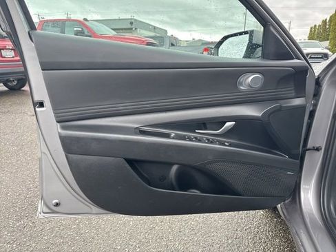 Used 2024 Hyundai Elantra Limited image 27