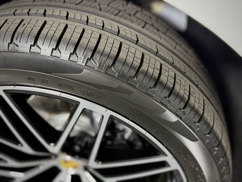 New 2026 Porsche Macan AWD/4WD image 14