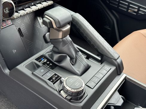 New 2026 Toyota 4Runner Limited AWD/4WD image 27