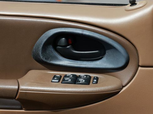 Used 2003 Chevrolet TrailBlazer LT image 40