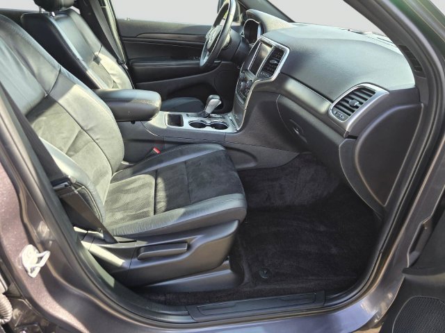 Used 2018 Jeep Grand Cherokee Altitude AWD/4WD image 11