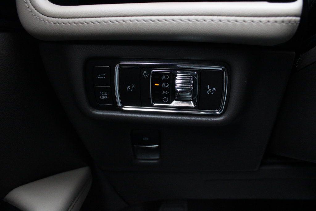 Used 2023 Lincoln Nautilus Reserve w/ Equipment Group 201A AWD/4WD image 10