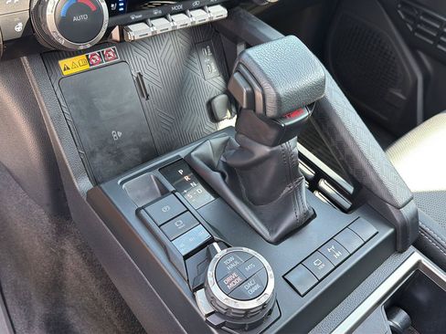 Used 2025 Toyota 4Runner TRD Off-Road Premium AWD/4WD image 29