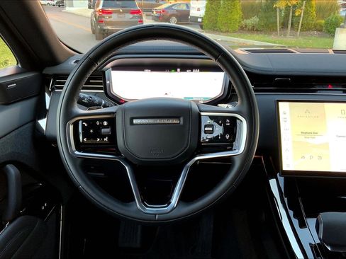 Used 2024 Land Rover Range Rover Sport SE image 5