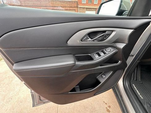 Used 2019 Chevrolet Traverse LT FWD image 14