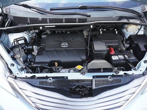 Used 2016 Toyota Sienna XLE image 23