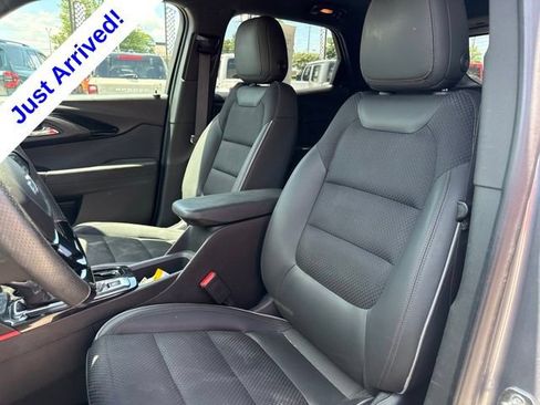 Used 2022 Chevrolet TrailBlazer RS w/ Sun and Liftgate Package FWD image 9