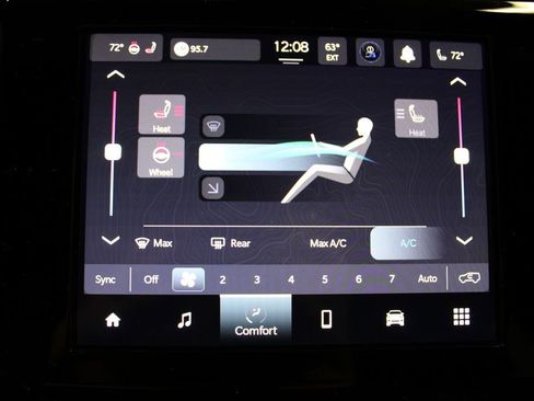 New 2025 Jeep Grand Cherokee Altitude image 16