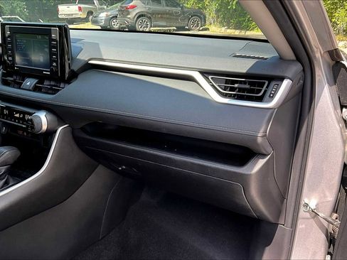 Used 2022 Toyota RAV4 XLE AWD/4WD image 19