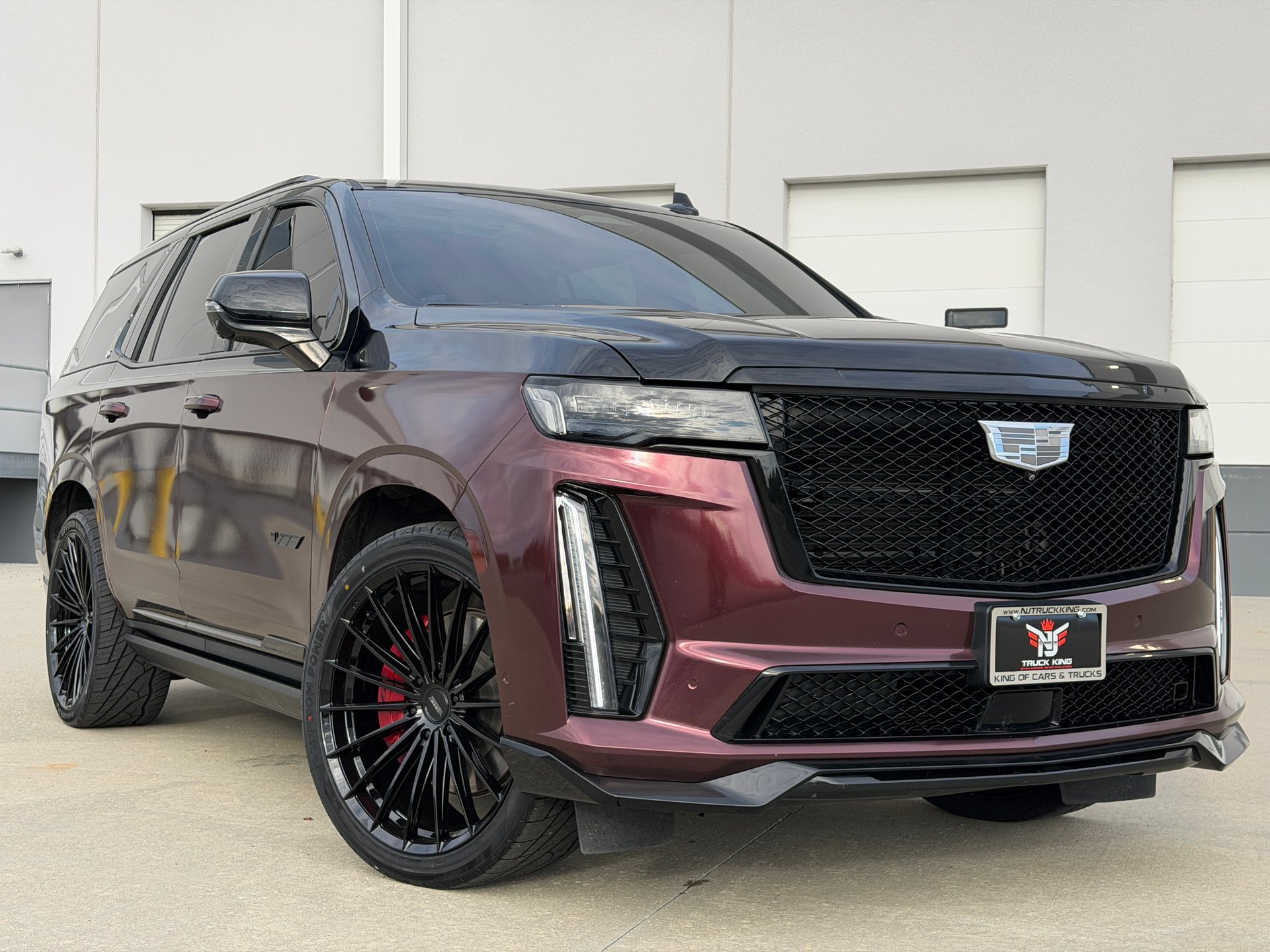 Used 2023 Cadillac Escalade V w/ LPO, ONYX Package AWD/4WD image 5