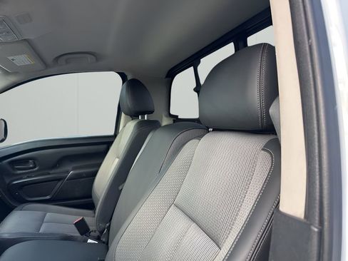 Used 2019 Nissan Titan S image 17
