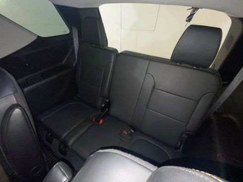 Used 2019 Chevrolet Traverse LT FWD image 11